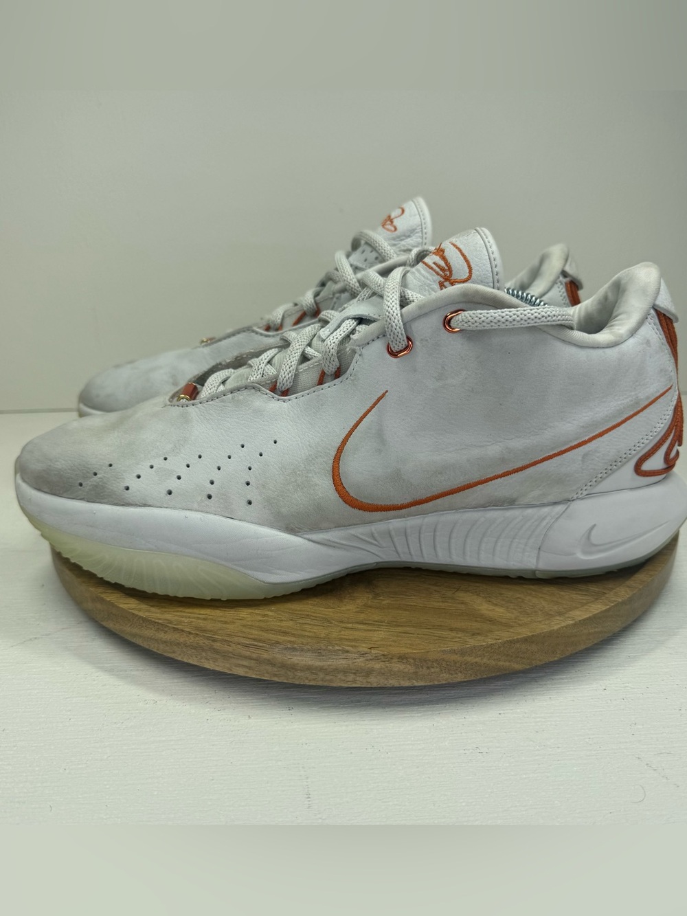 Nike LeBron 21 Akoya White Orange Suede Low-Top Basketball Shoes Men’s Size 11.5